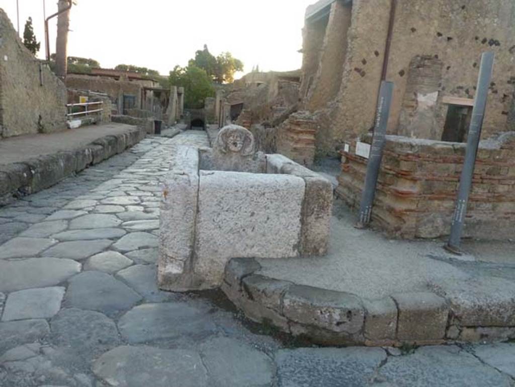 Cardo V Inferiore, Herculaneum, September 2015. Looking south towards fountain on corner near Ins. IV 15/16 on right. See photos at IV.16